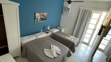 Quarto triplo superior | Frigobar, cortinas blackout, Wi-Fi de cortesia, roupa de cama