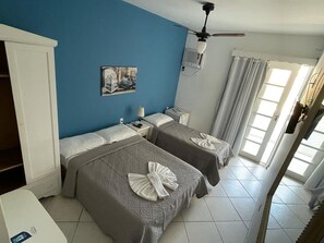Superior driepersoonskamer | Een minibar, verduisterende gordijnen, gratis wifi, beddengoed