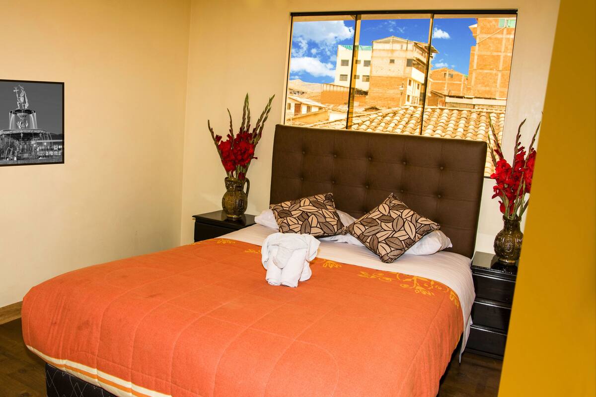 Desk, rollaway beds, free WiFi