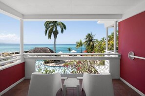 In-room safe, desk, blackout drapes, iron/ironing board - Grand Decameron Cornwall Beach, A Trademark All-Inclusive Resort (Montego Bay)