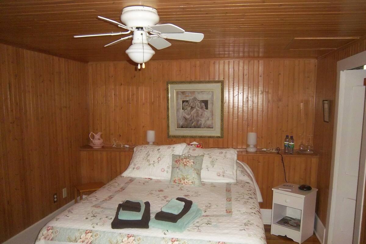 Suite, 1 Queen-Bett und Schlafsofa, eigenes Bad (Marie-Antoinette) | Verdunkelungsvorhänge, schallisolierte Zimmer, kostenlose Babybetten
