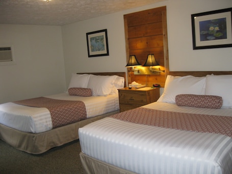 Ropa de cama de alta calidad y cortinas blackout . Boyne City Motel