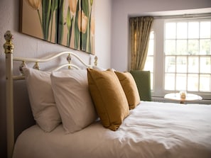 Superior Double Room, Ensuite - The Phelips Arms (Montacute)