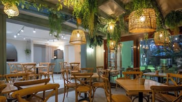 Desayuno buffet incluido todos los días