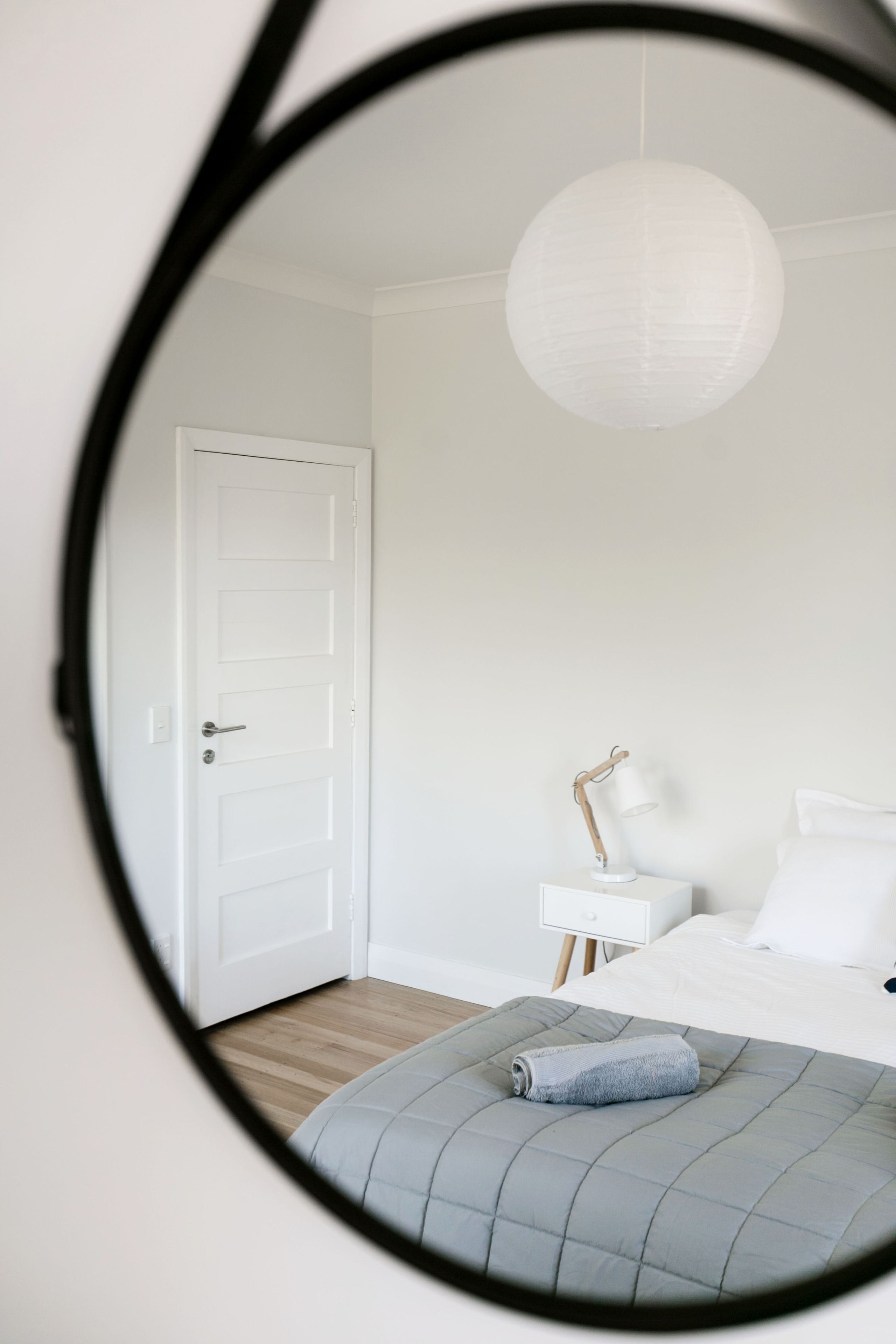 King/Twin with Balcony (Shared Bathroom)
