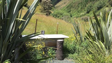 Shearer's Cottage with kitchen and ensuite bathroom | Private spa tub