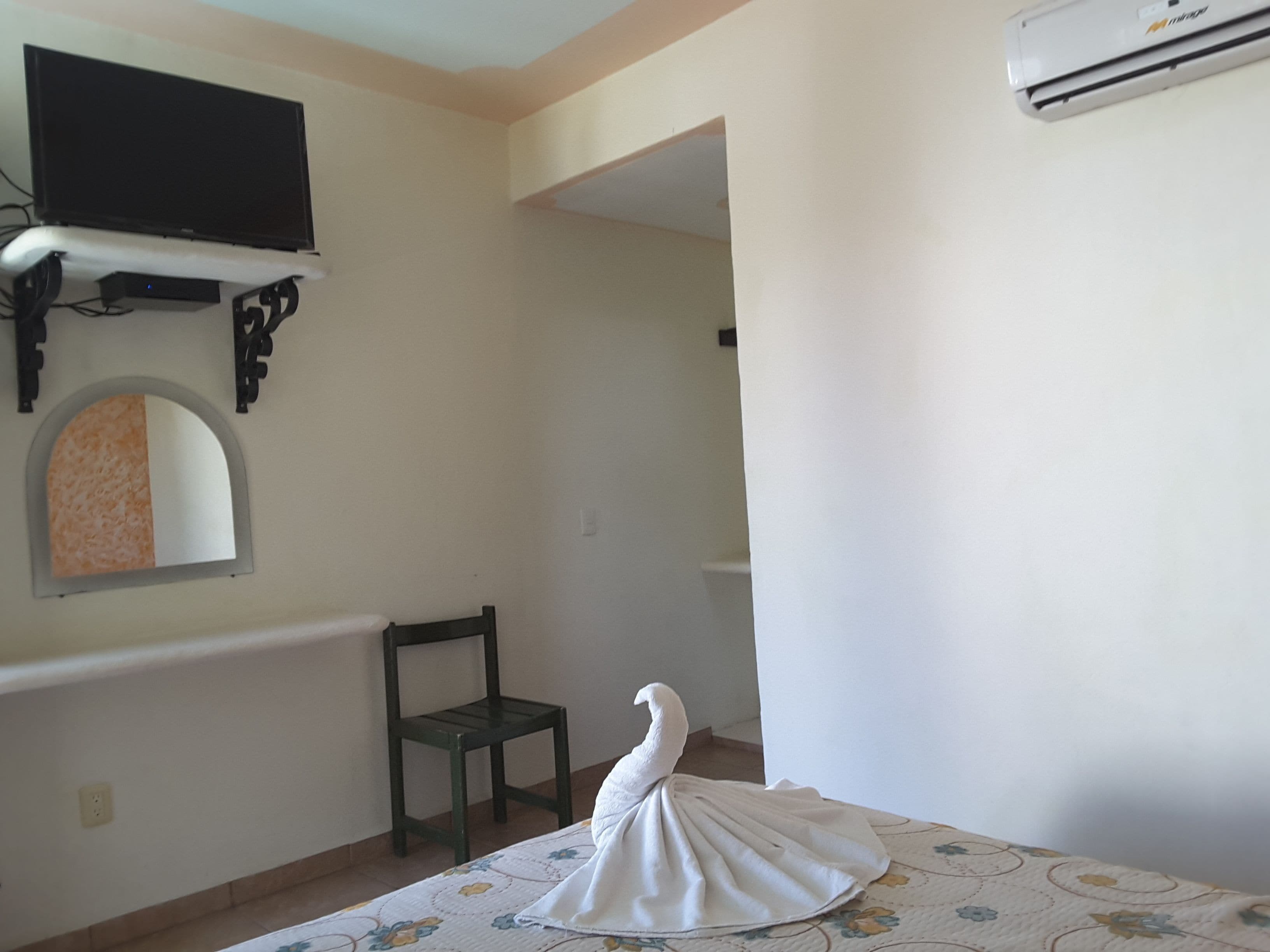 room, 1 double bed | iron/ironing board, free wifi, bed sheets