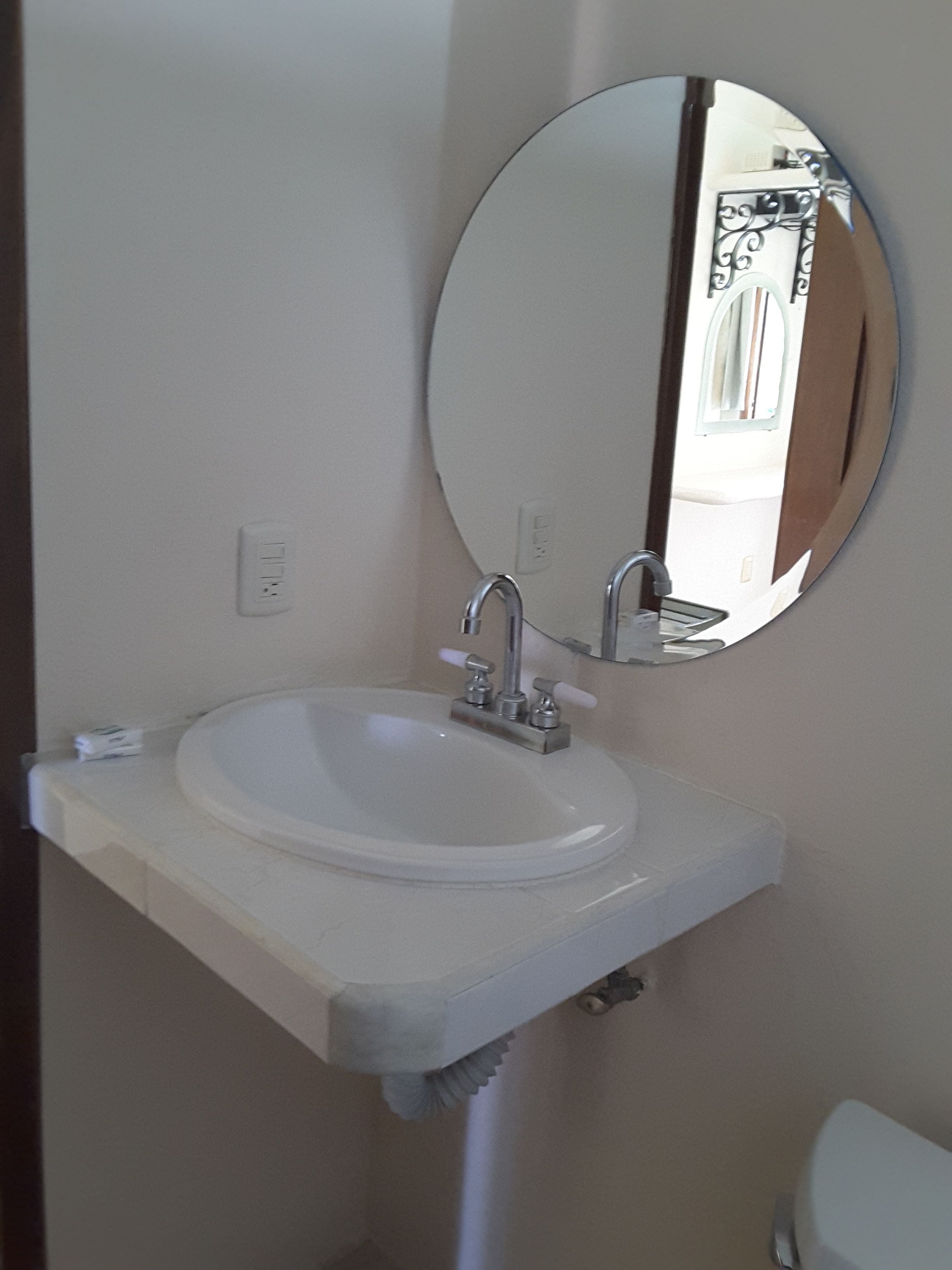 room, 1 double bed | bathroom sink