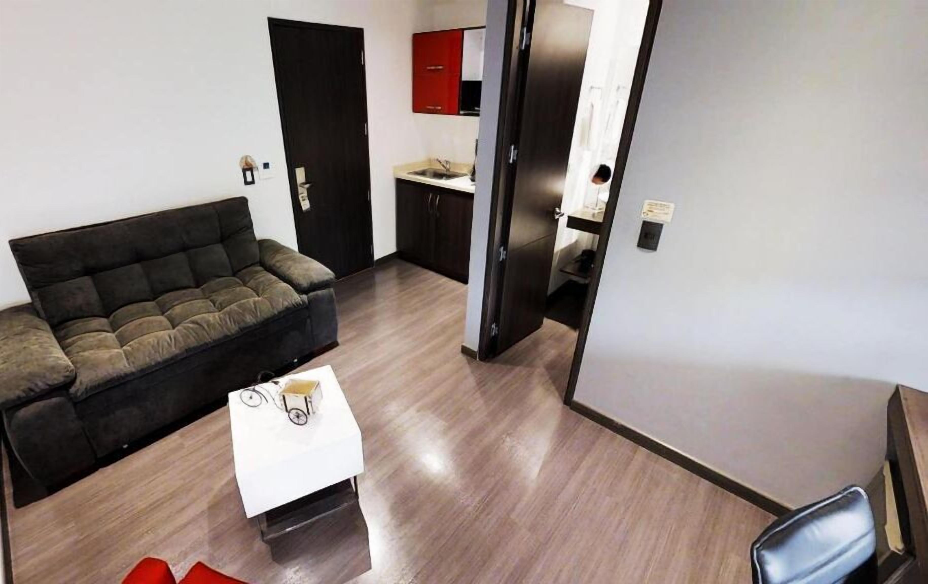 junior suite | living area | 32-inch lcd tv with cable channels, tv, netflix