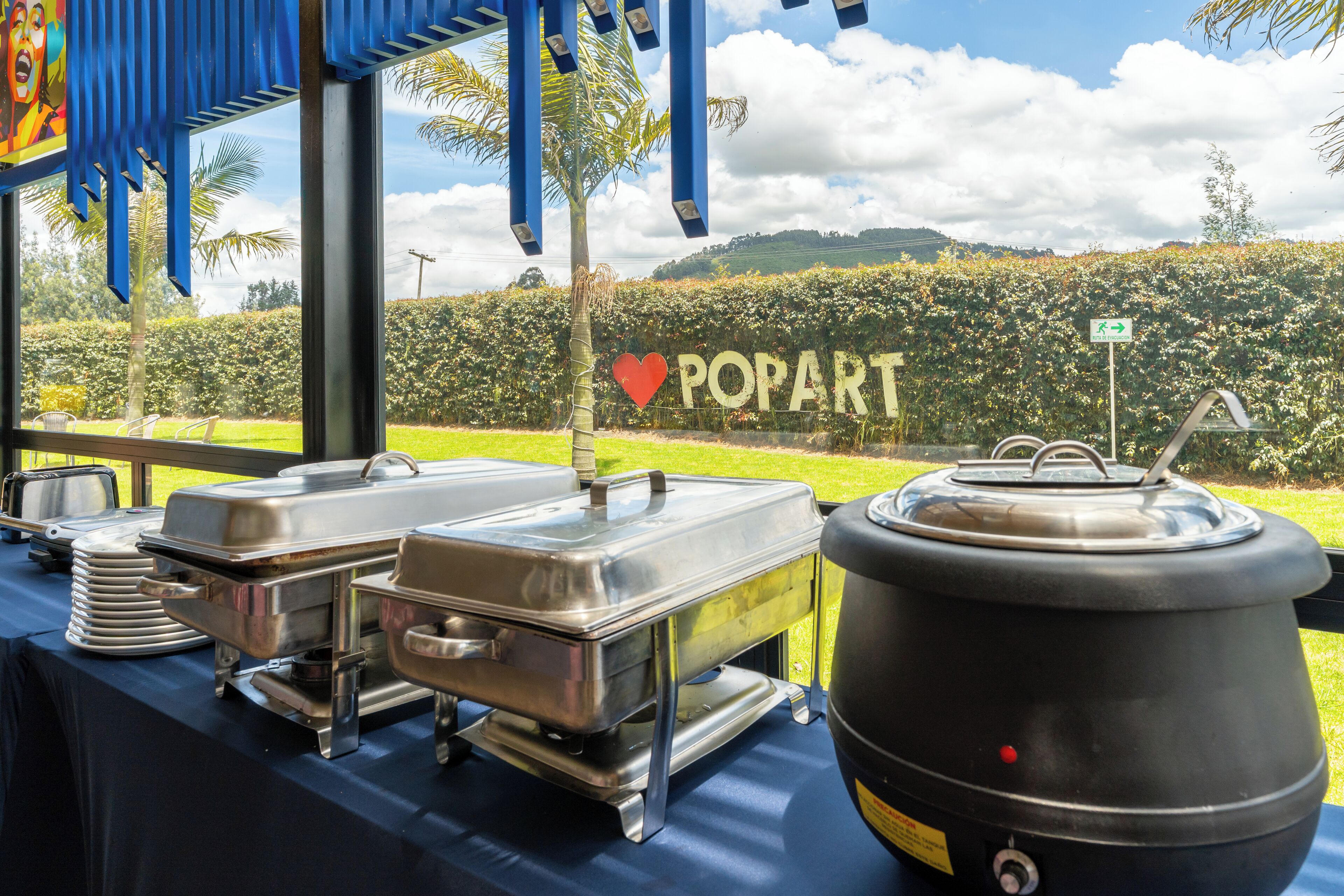 Se sirven desayunos, comidas, cenas y cocina internacional 