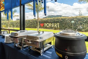 Breakfast, lunch and dinner served - Pop Art Hotel Tocancipá y Centro de Convenciones (Tocancipá)