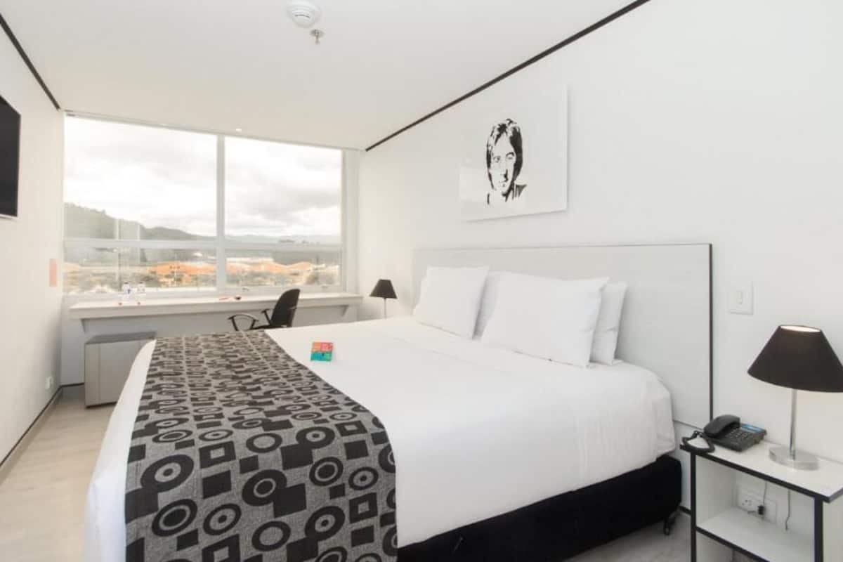 Standard Double Room | 1 bedroom, in-room safe, desk, blackout curtains