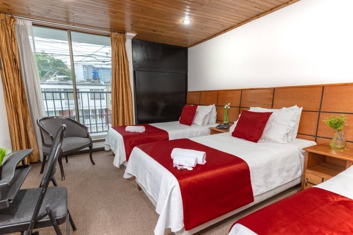 Triple Room | In-room safe, desk, iron/ironing board, free WiFi