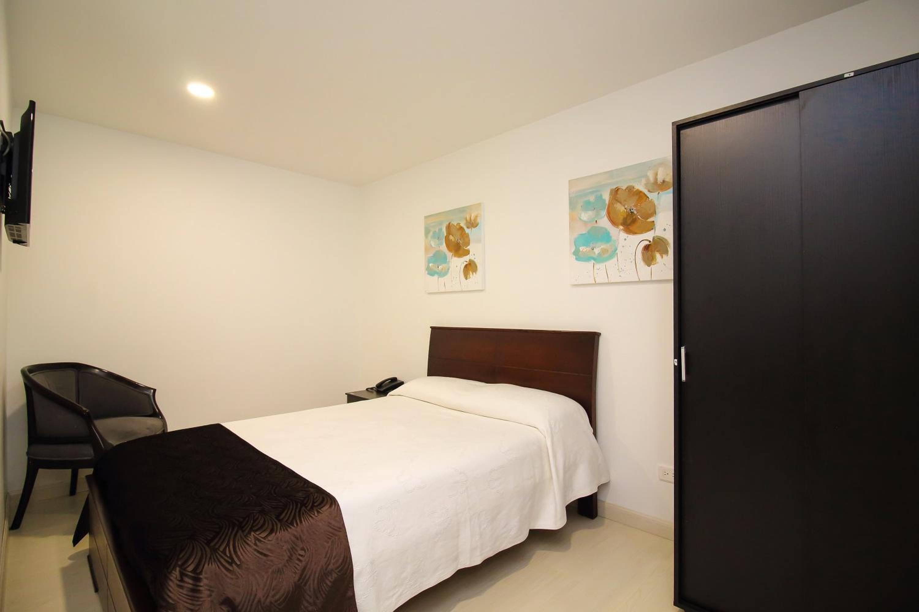 in-room safe, desk, iron/ironing board, free wifi