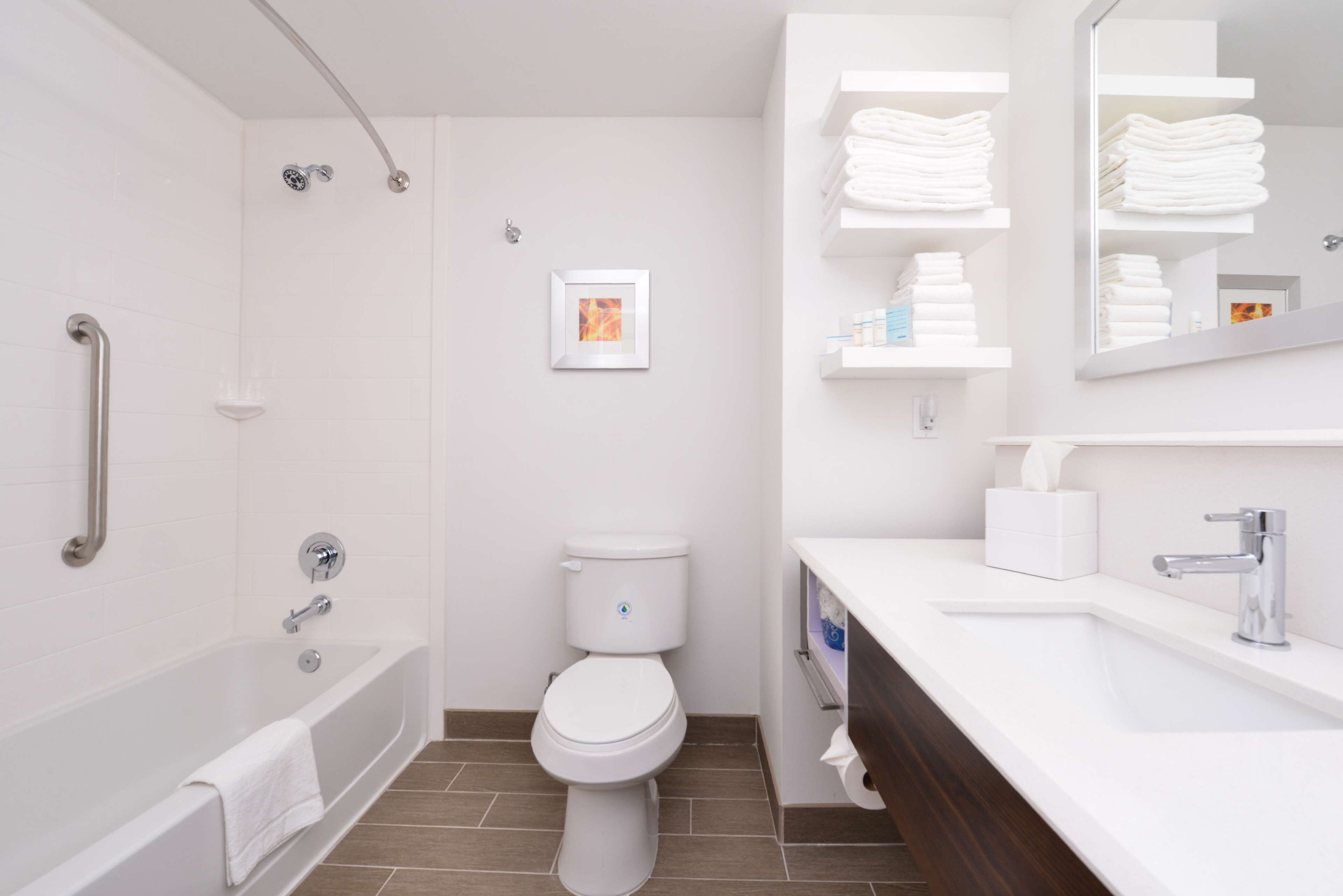 combined shower/bathtub, free toiletries, towels