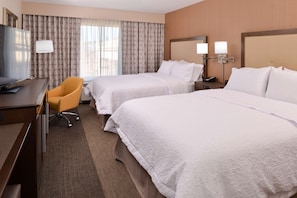 In-room safe, desk, laptop workspace, blackout drapes - Hampton Inn El Centro (El Centro)