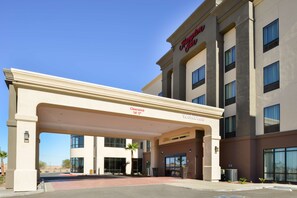 A hotel entrance with a clear sign indicating a 14' clearance.