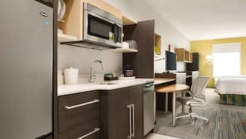 Premium bedding, in-room safe, desk, laptop workspace