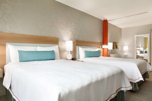 尊荣客房, 2 张大床, 无障碍 (Hearing) | 起居区 | 47-英寸纯平电视 （配备收费电视频道）、电视