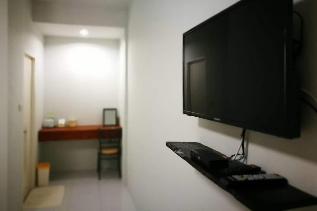 Desk, blackout curtains, free WiFi