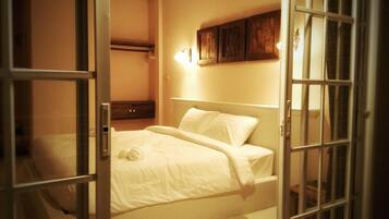 Villa Riverview Balcony | Desk, blackout curtains, free WiFi