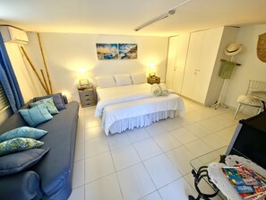 Standard Pool View with Balcony  | Premium bedding, in-room safe, desk, free cots/infant beds - Adonai Hotel Boutique (Jan Thiel)