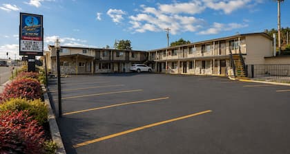 Anchor Bay Inn