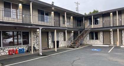 Anchor Bay Inn