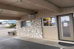 Lobby - Anchor Bay Inn (Reedsport)