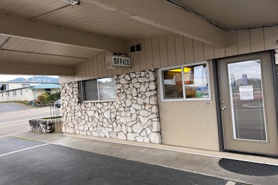 Anchor Bay Inn