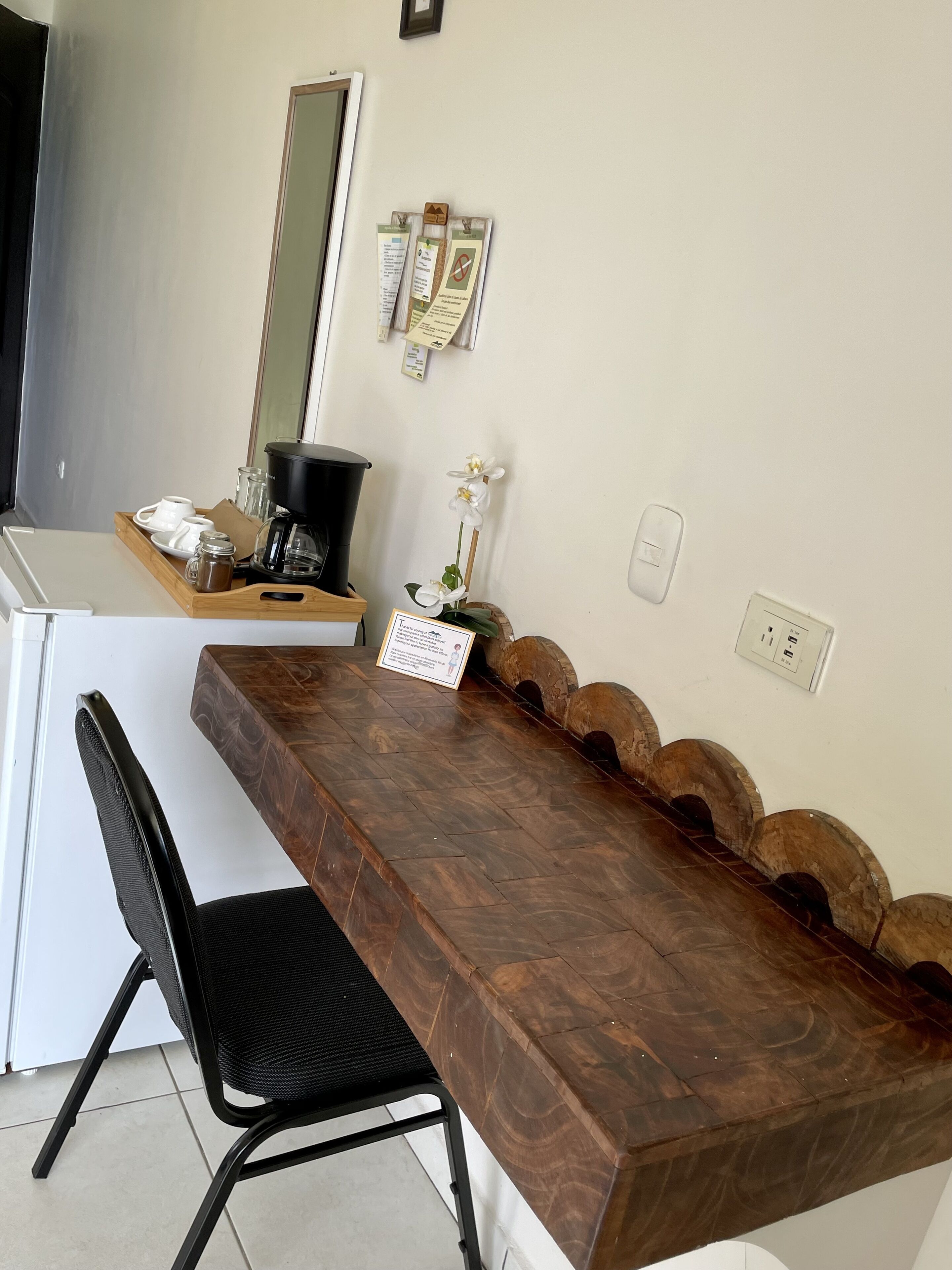 superior room | living area | flat-screen tv