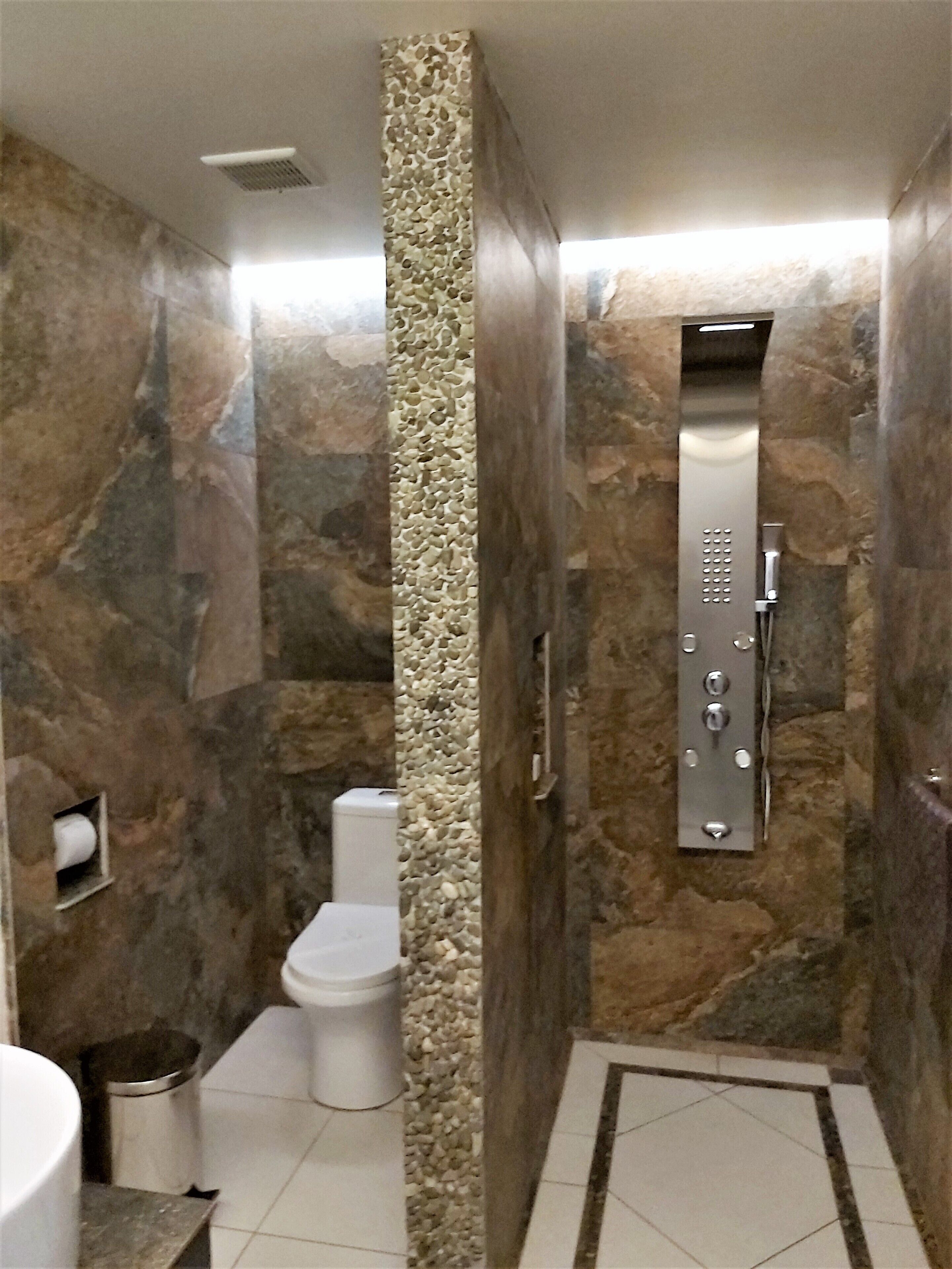 superior room | bathroom | shower, hydromassage showerhead, eco-friendly toiletries, towels