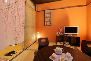 Living room - Oyado Kyoto Station 1 (Kyoto)