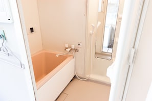 Basic House, 3 Bedrooms, Non Smoking, City View | Bathroom | Free toiletries, hair dryer, slippers, bidet