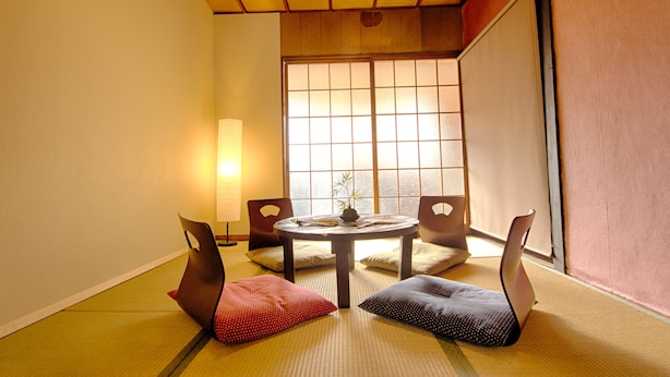 A traditional Japanese room with tatami flooring, a low table, and two chairs. - Oyado Tofukuji (Kyoto)