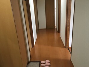 基础公寓, 2 间卧室, 无烟房, 城市景观 | 2 多间卧室、办公桌、隔音、免费 WiFi