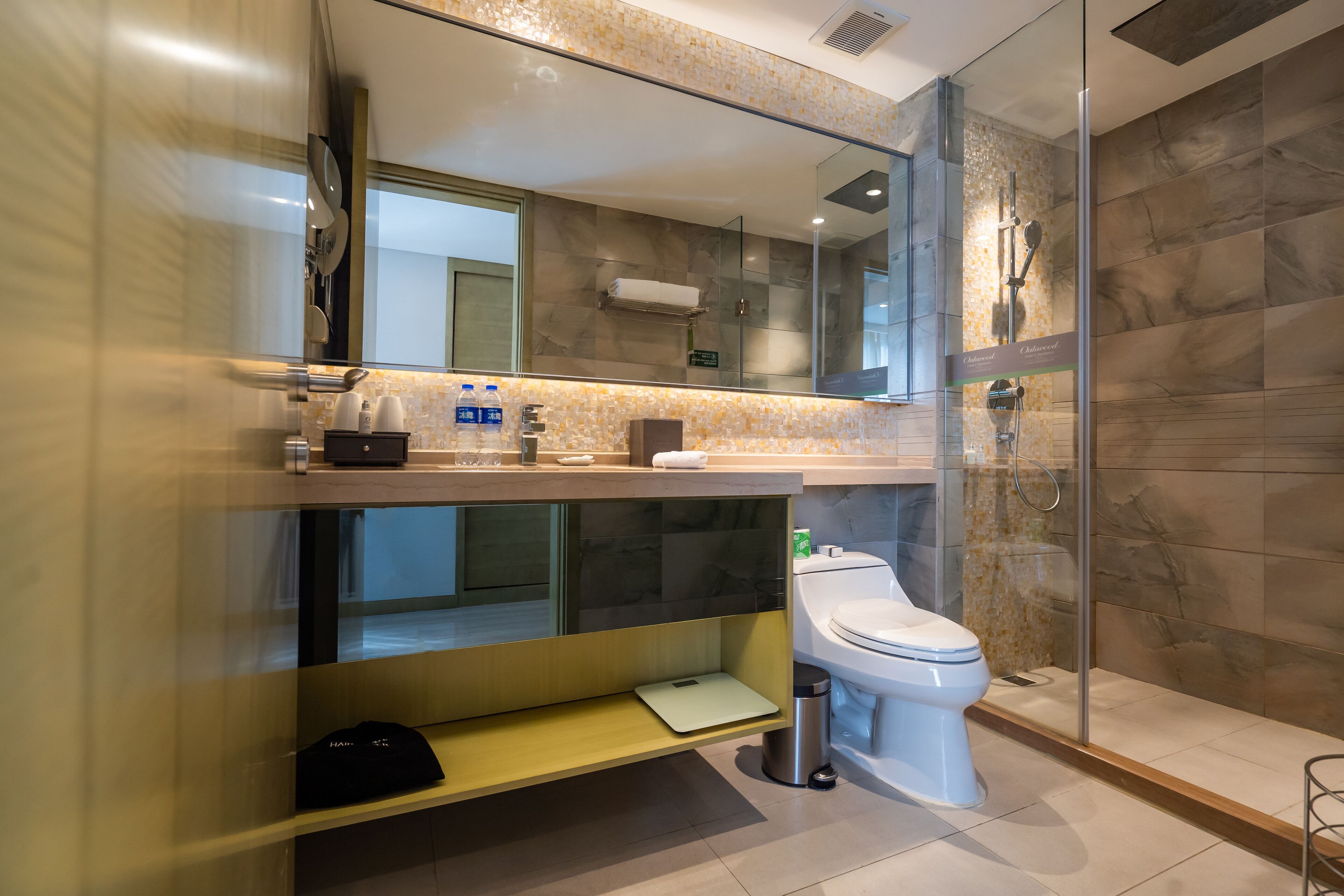 combined shower/bathtub, free toiletries, hair dryer, bathrobes