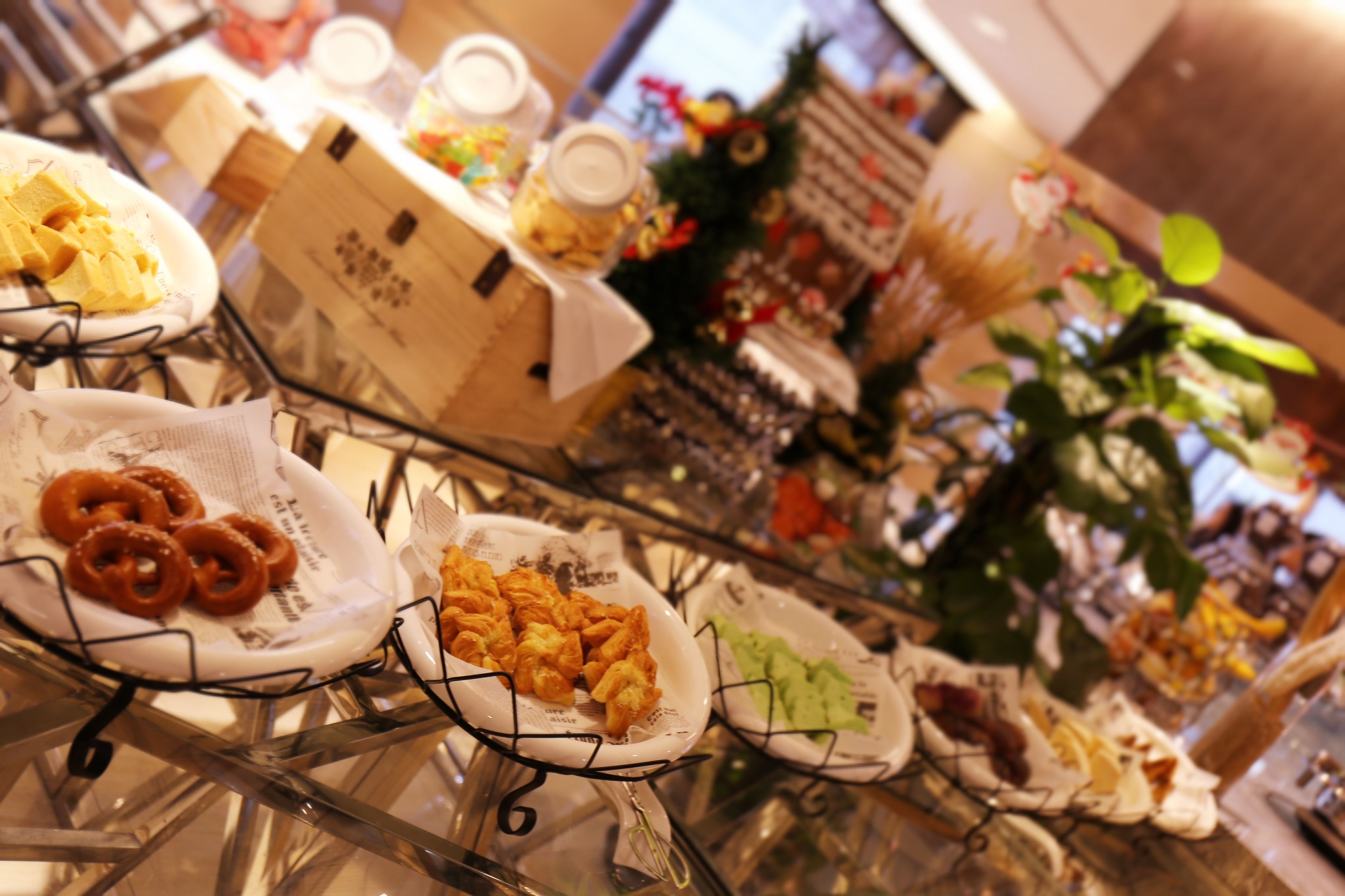 daily buffet breakfast (cny 98.00 per person)