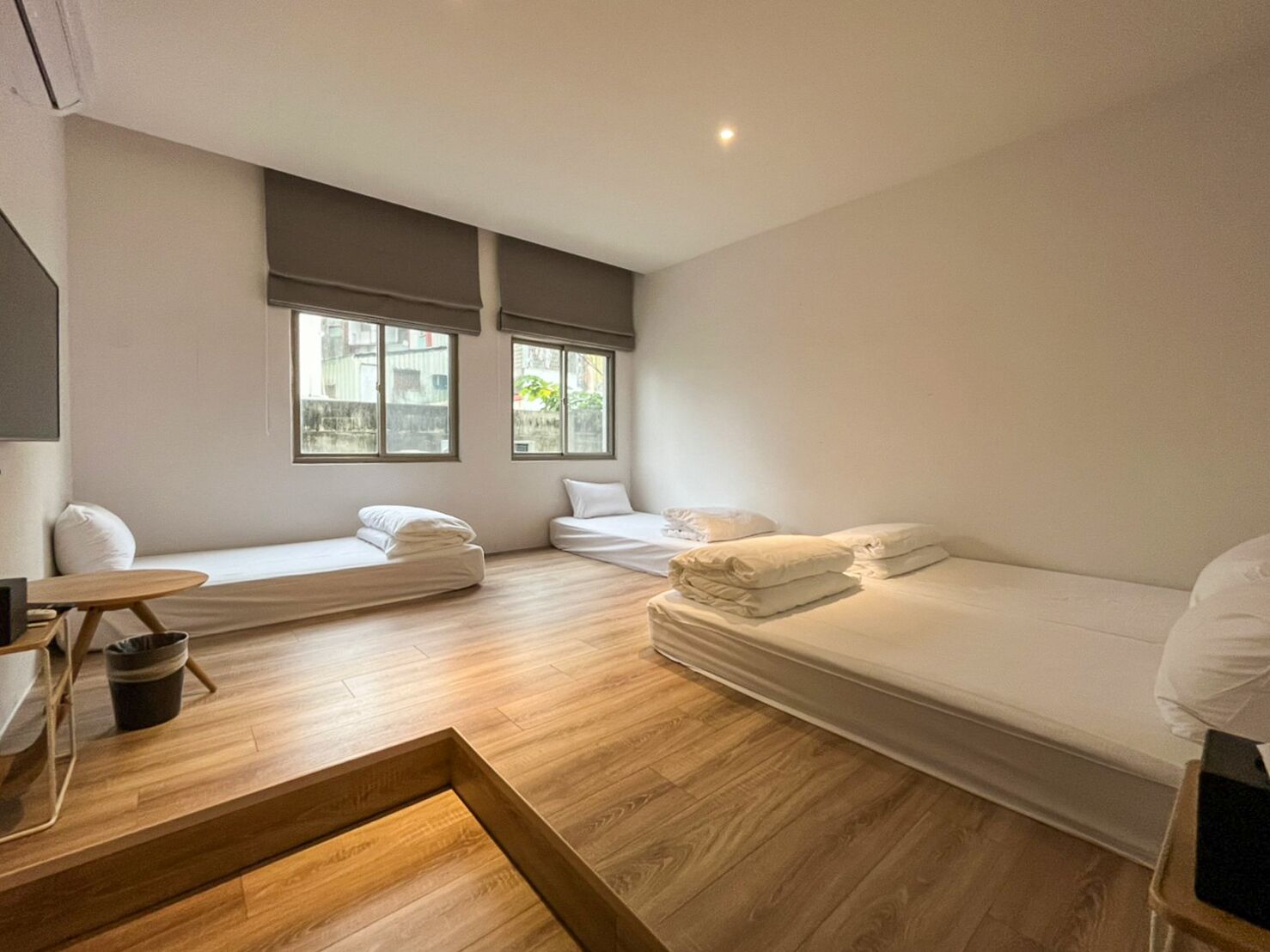 Gallery Quadruple Room | Soundproofing, free WiFi, bed sheets