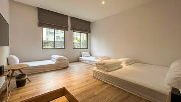 Gallery Quadruple Room | Soundproofing, free WiFi, bed sheets