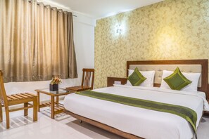 Premium bedding, desk, soundproofing, free WiFi - Hotel Pushpak Resort (Rahata)