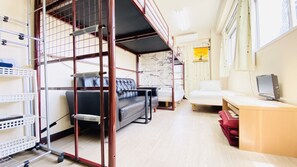 Individually decorated, blackout drapes, iron/ironing board, free WiFi - GUEST HOUSE B's Five II - Hostel (Osaka)