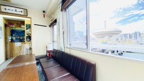 Living area - GUEST HOUSE B's Five II - Hostel (Osaka)