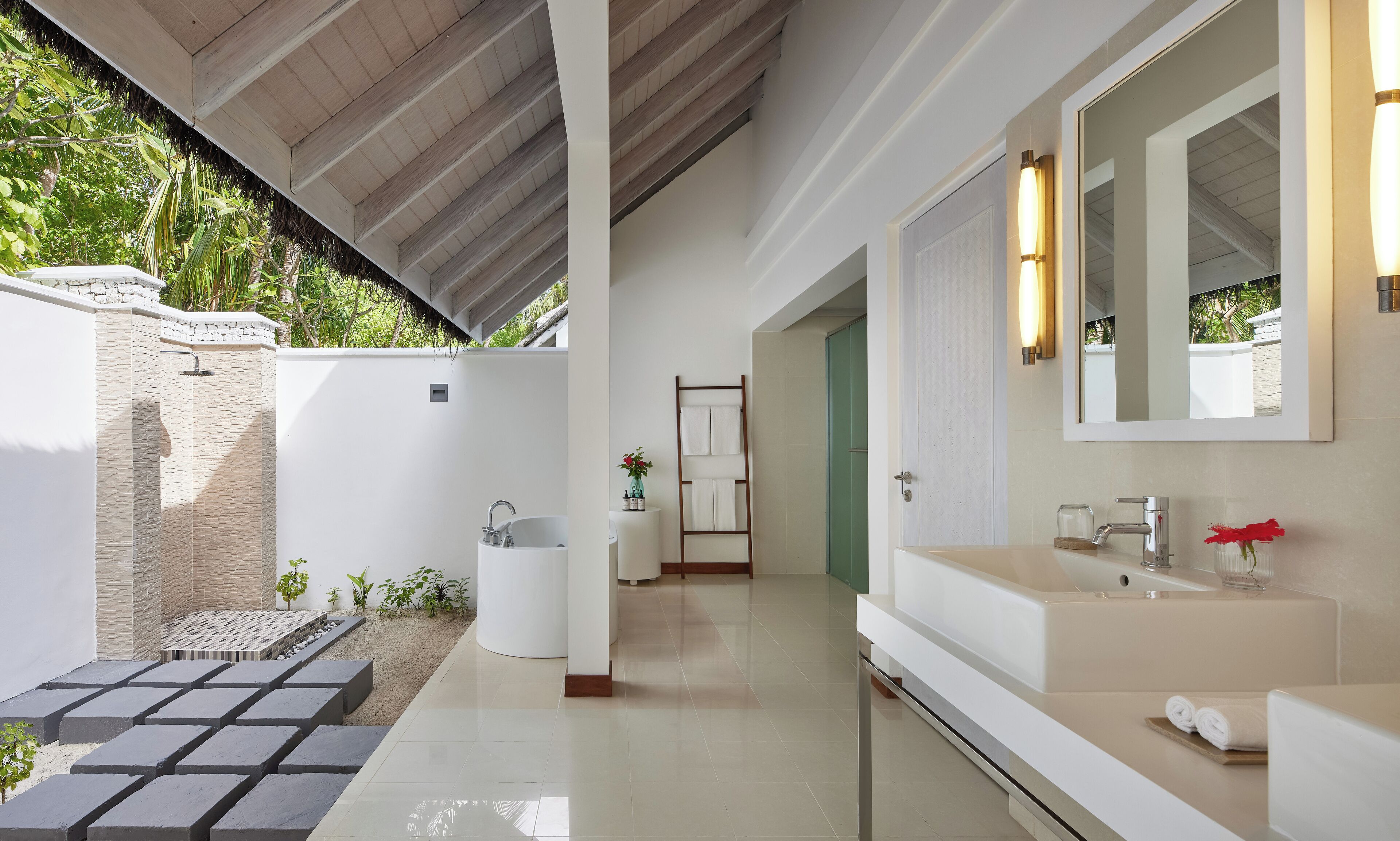 beach duplex suite with private pool | bathroom | combined shower/bathtub, jetted bath, rainfall showerhead