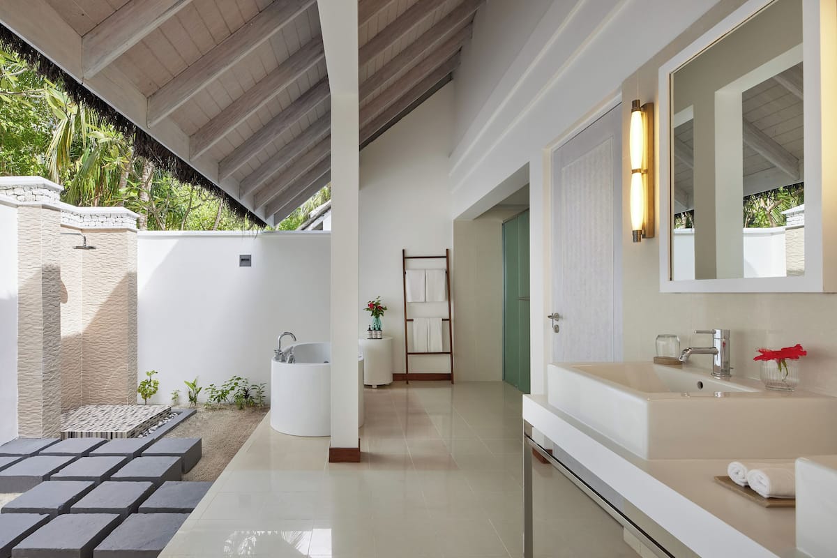 beach duplex suite with private pool | bathroom | combined shower/bathtub, jetted bath, rainfall showerhead