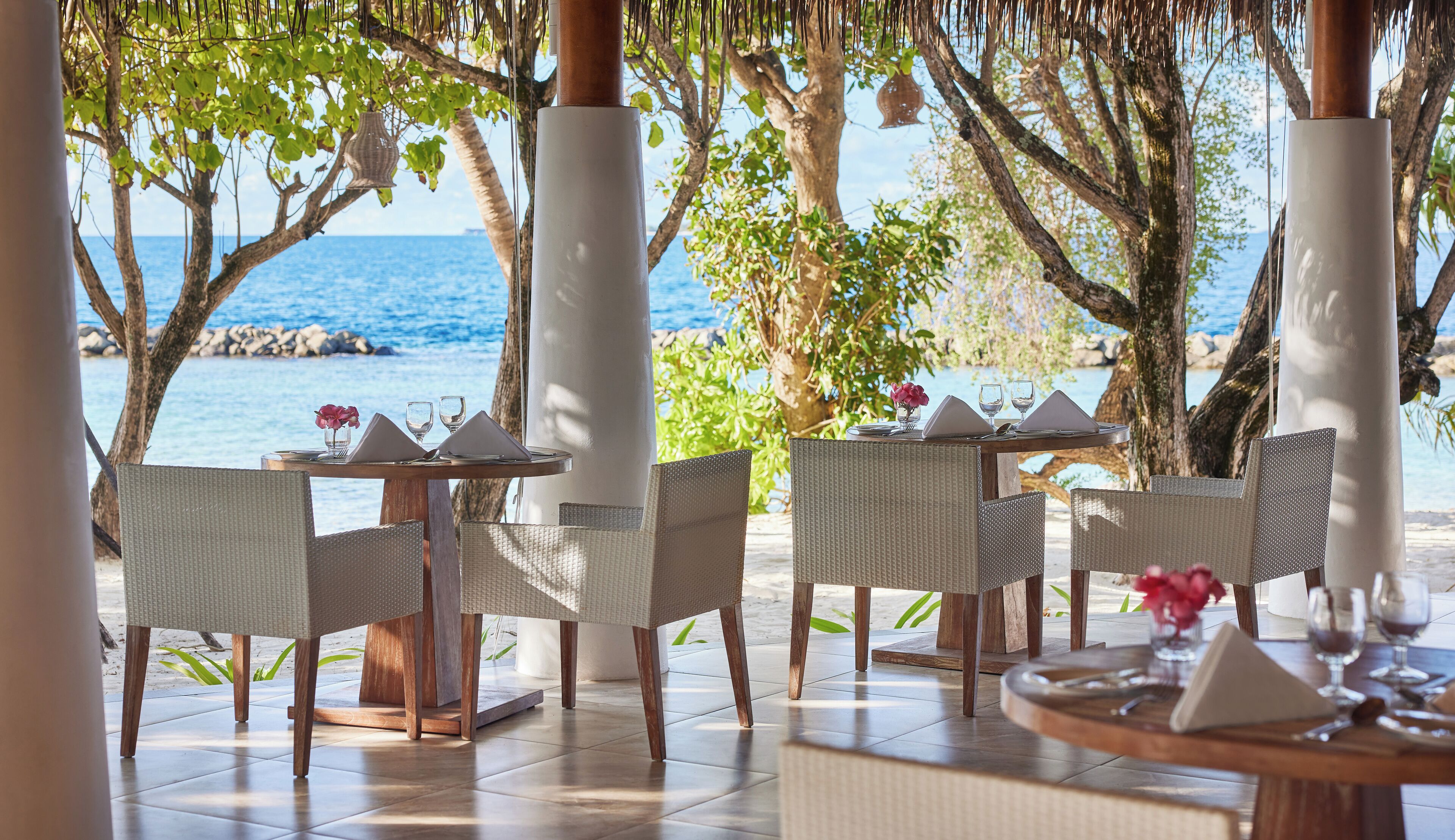 2 restaurants, breakfast, lunch, dinner served; international cuisine