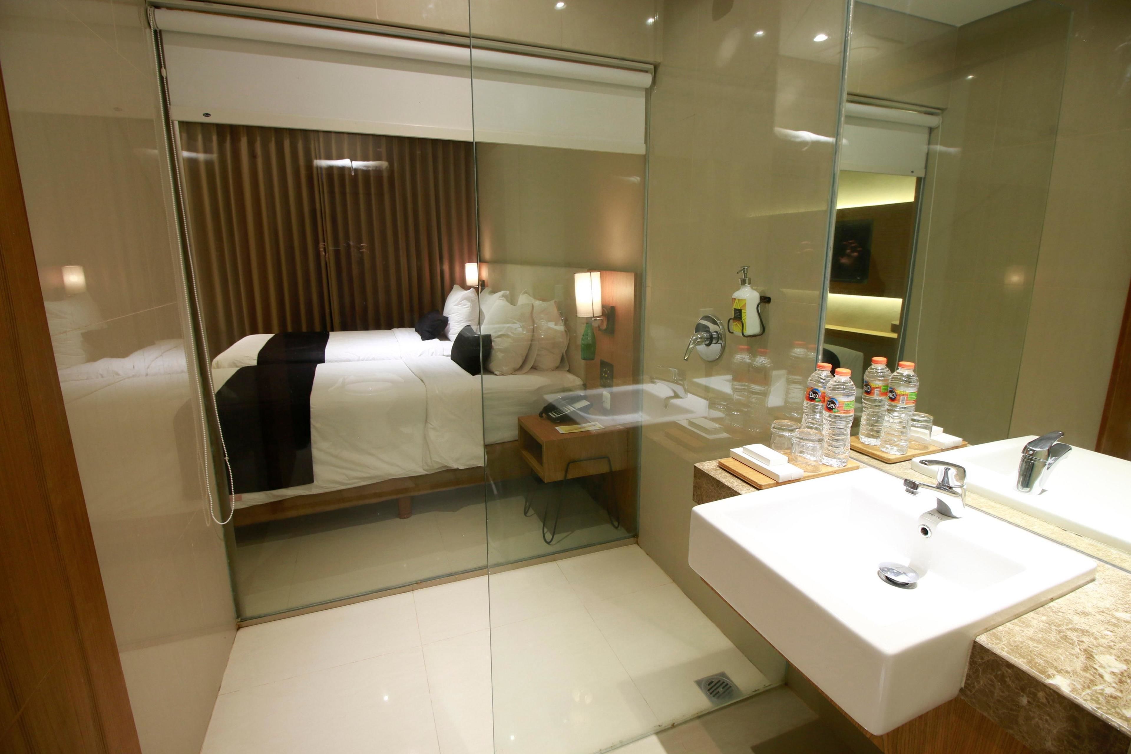 Superior-Zimmer (Simple Star) | Badezimmer | Dusche, kostenlose Toilettenartikel, Hausschuhe, Handtücher