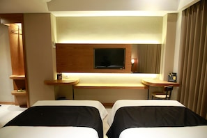 Habitación superior (Simple Star) | Escritorio, insonorización, tabla de planchar con plancha y wifi gratis