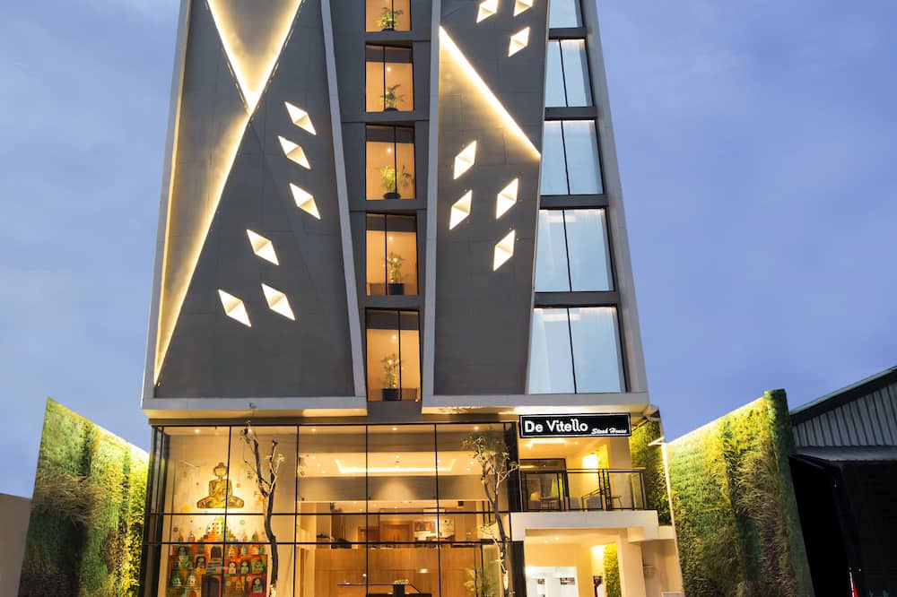 Yellow Star Ambarukmo Hotel