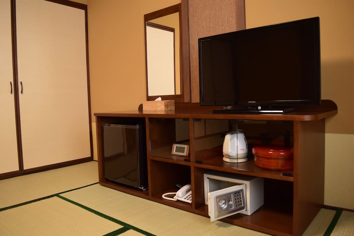 nupuri wing japanese style room-no smoking(main wing/no private bath and toilet) | free wifi, bed sheets
